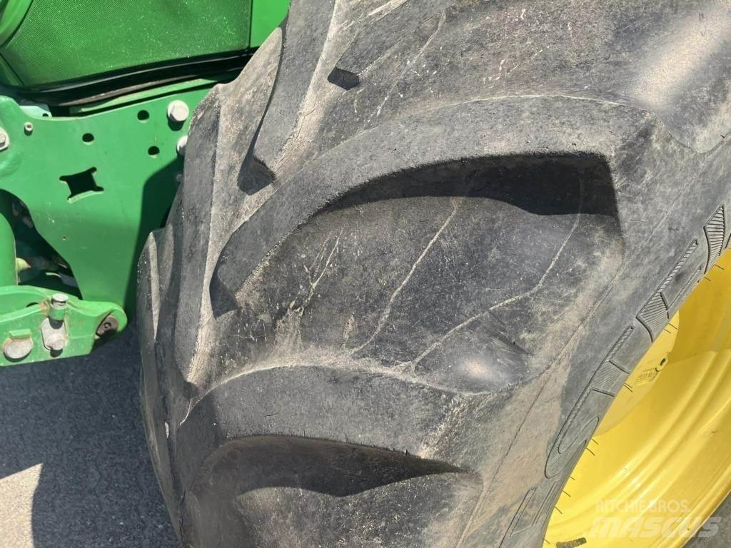 John Deere 6210R 트랙터