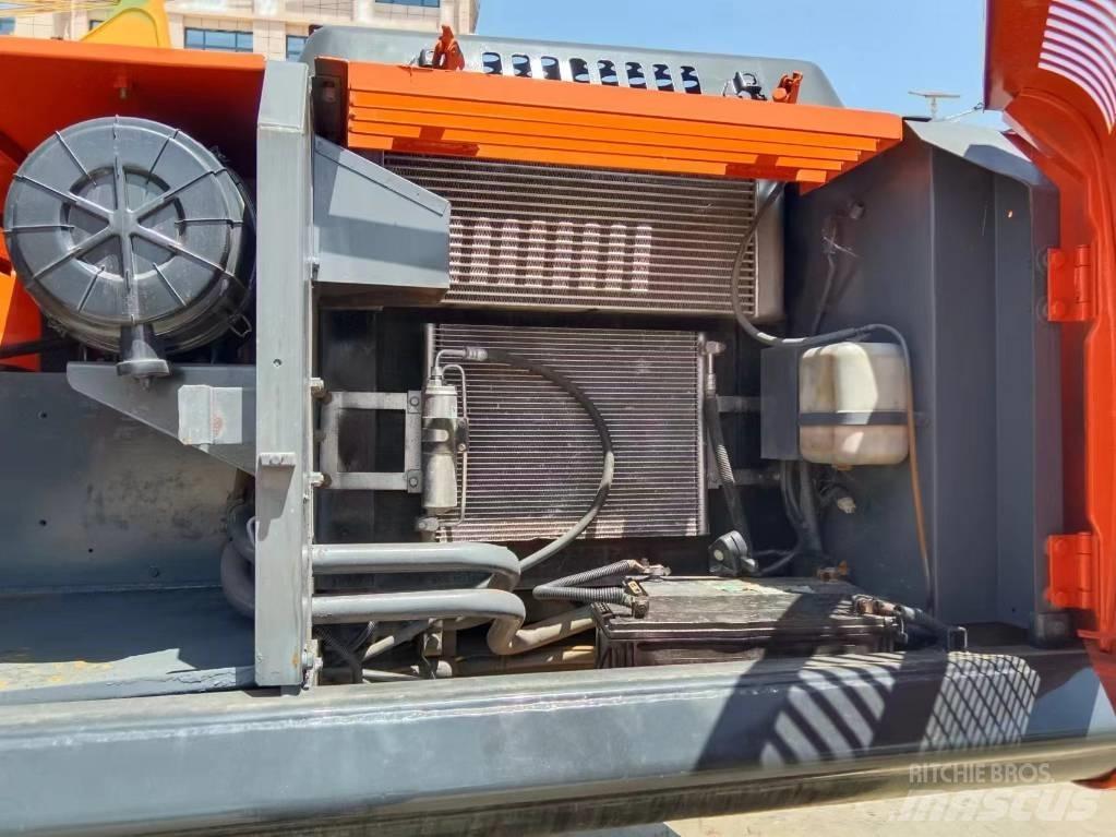 Hitachi ZX 240 대형 굴삭기 29톤 이상