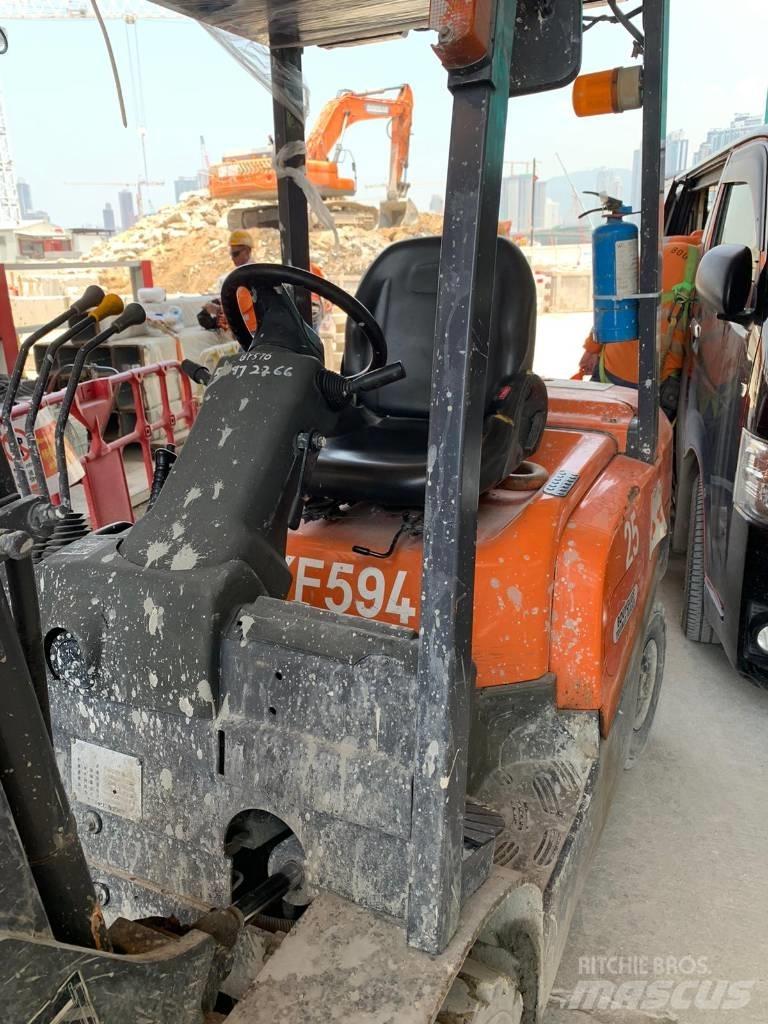 TCM Forklift FD25T4 디젤 지게차