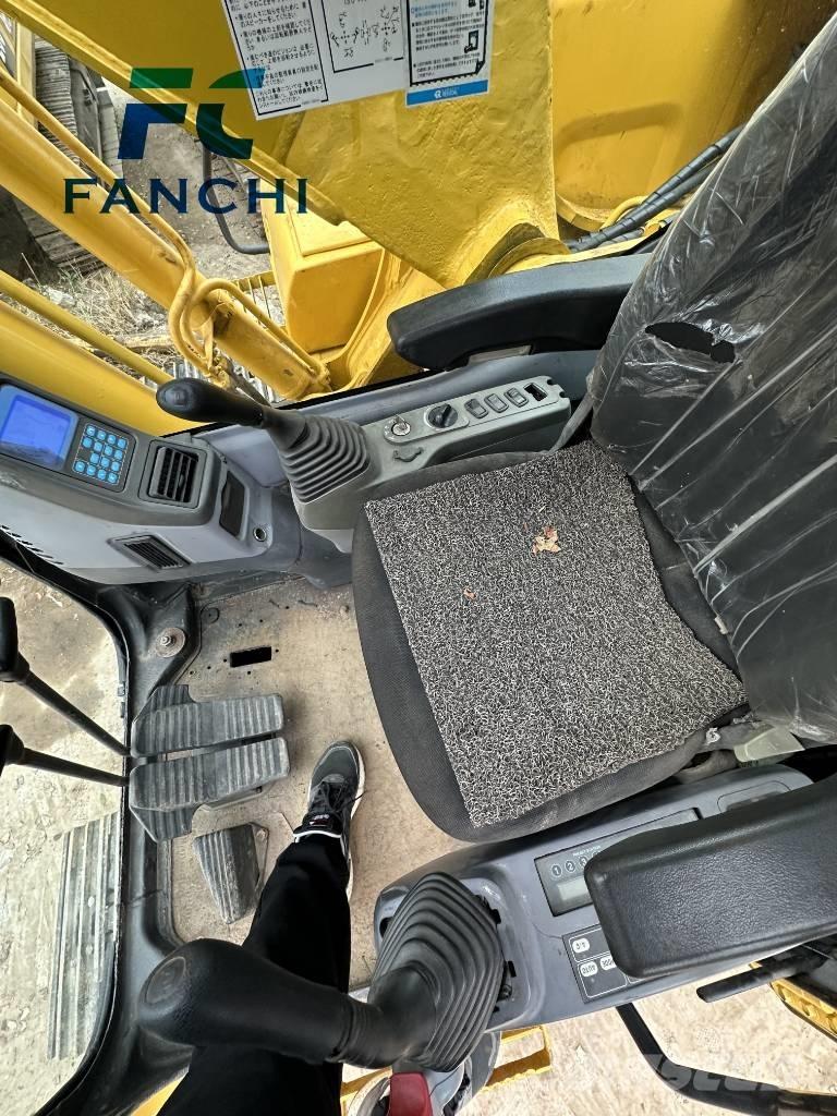 Komatsu PC 220 대형 굴삭기 29톤 이상