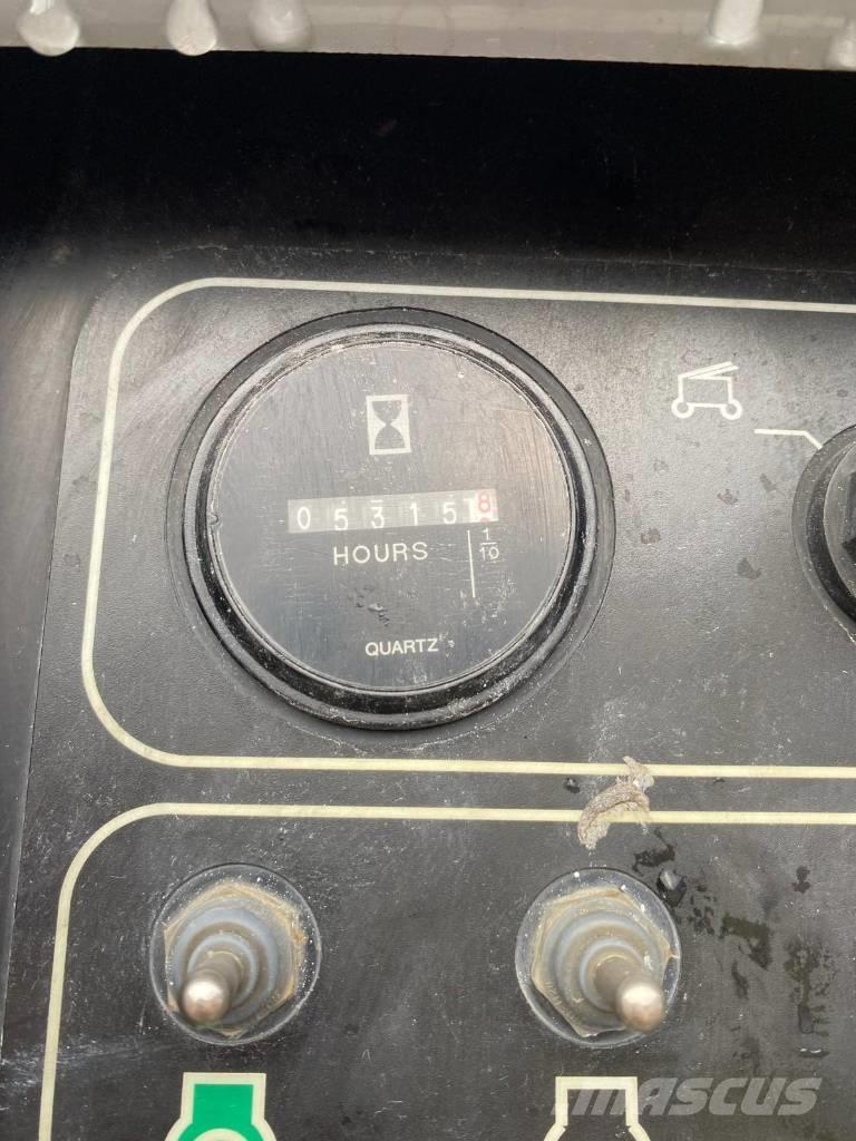 Genie S 65 견인식 전동이동 리프트