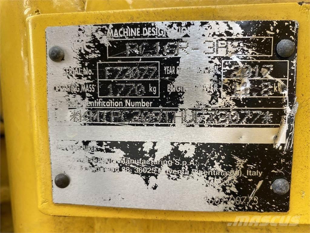 Komatsu PC16R-3HS  휠 굴삭기