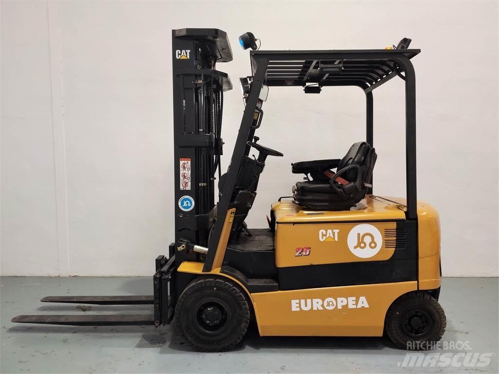 CAT EP25K PAC 전동 지게차