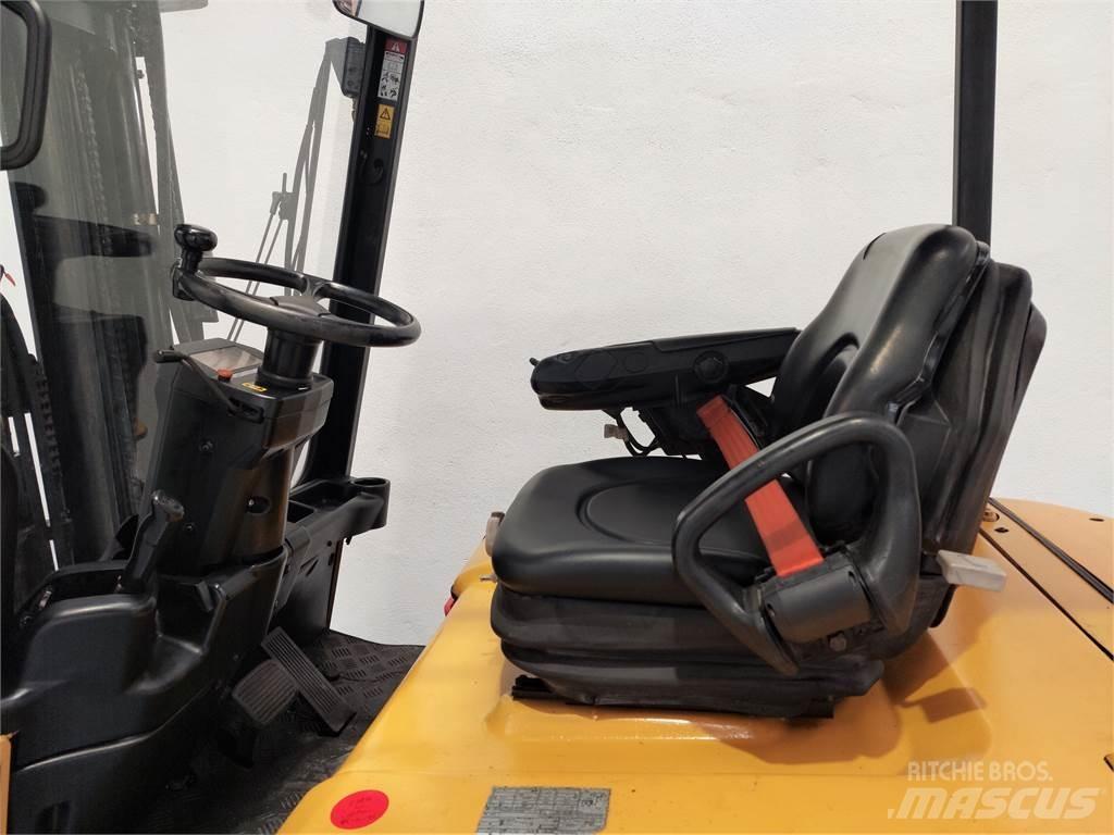 CAT EP25K PAC 전동 지게차