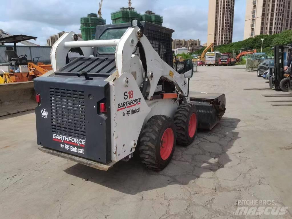 Bobcat S 16  스키드로더
