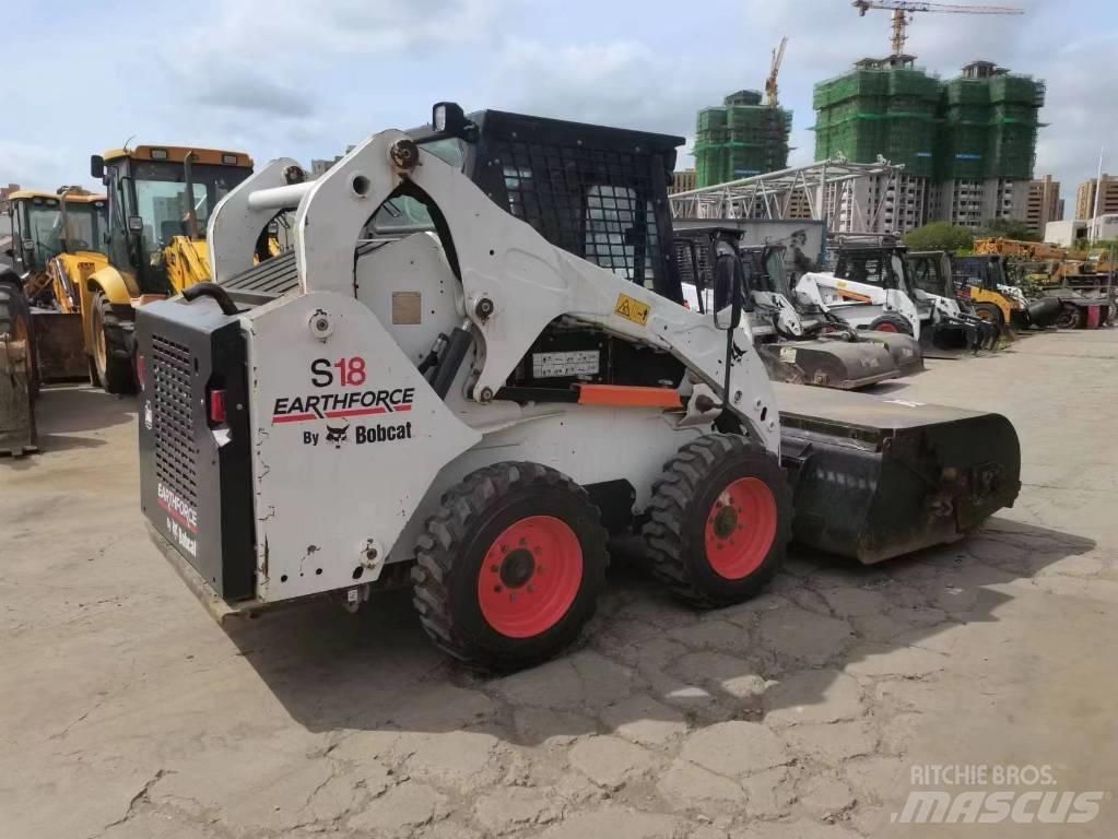 Bobcat S 16  스키드로더