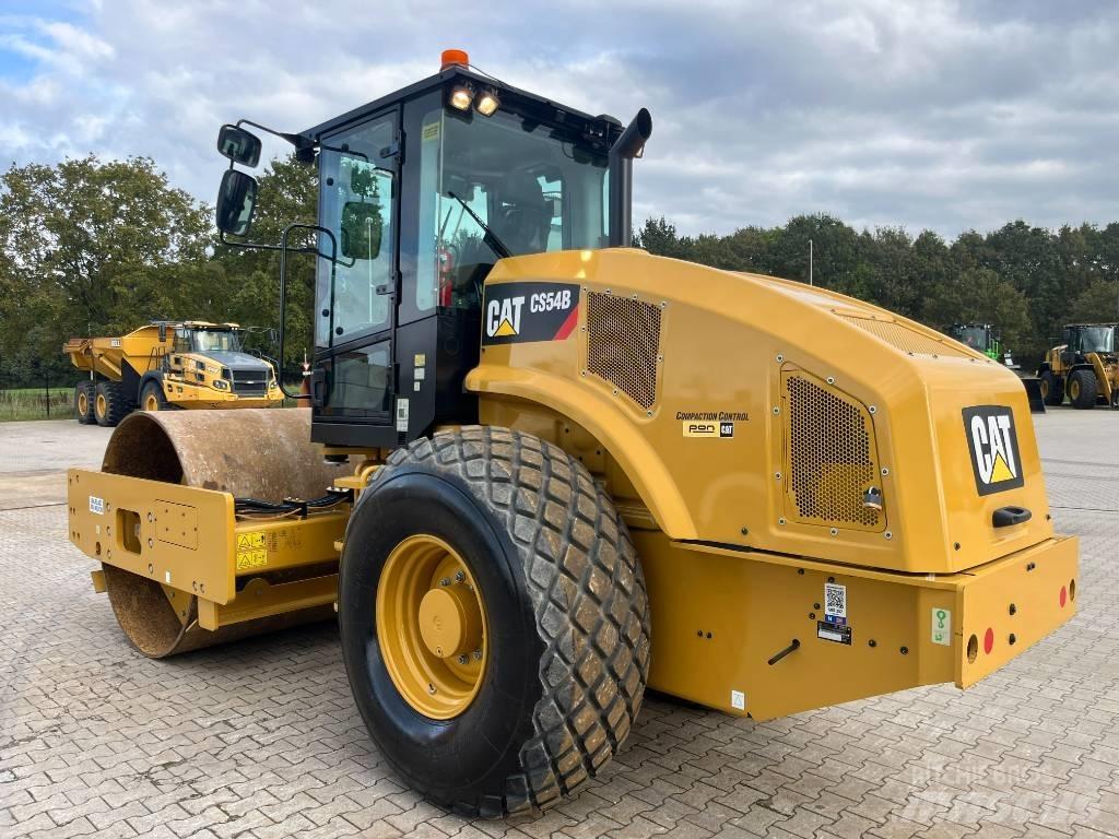 CAT CS 54 B 싱글 드럼 롤러