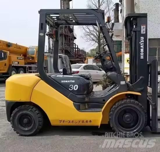 Komatsu 30 디젤 지게차