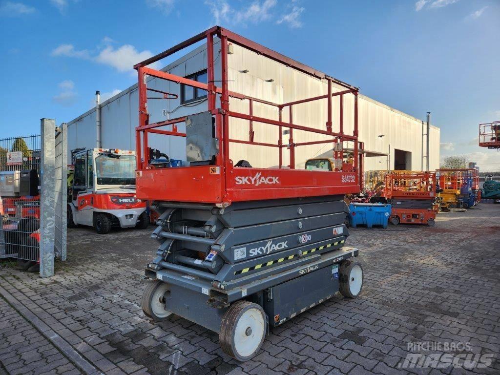 SkyJack SJ 4732 가위형 리프트