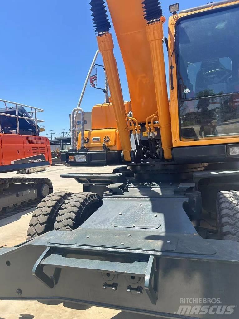 Hyundai R210W-9  휠 굴삭기