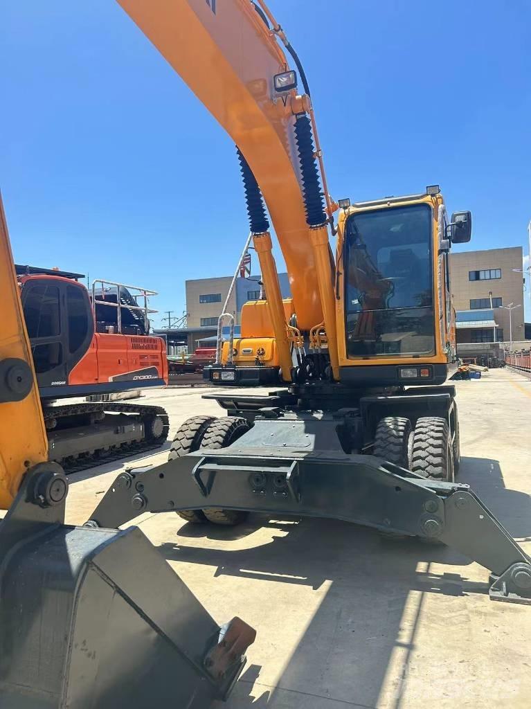 Hyundai R210W-9  휠 굴삭기