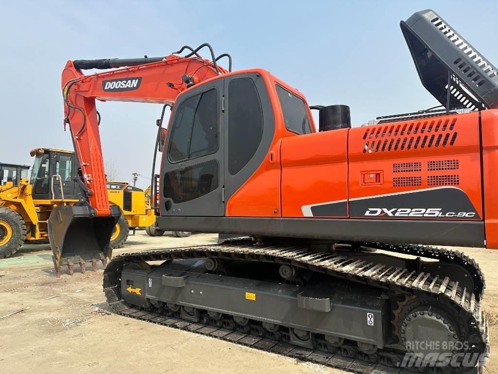 Doosan DX 225LC-9C 대형 굴삭기 29톤 이상