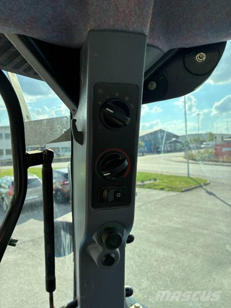 New Holland TS 130 A 트랙터