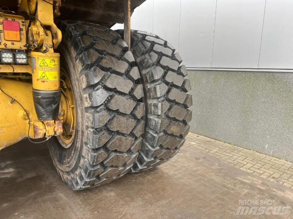 CAT 775 G 초대형 덤프 트럭