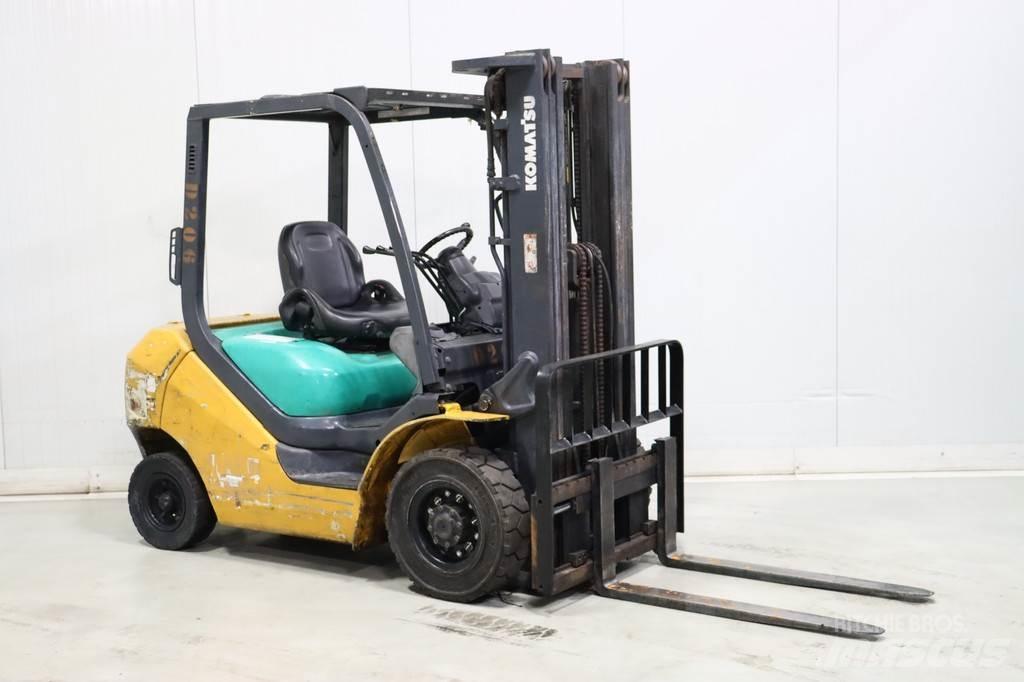 Komatsu FD25T-16 디젤 지게차