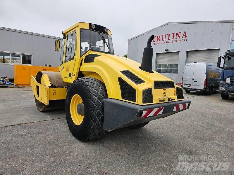 Bomag BW 213 D H-4 싱글 드럼 롤러