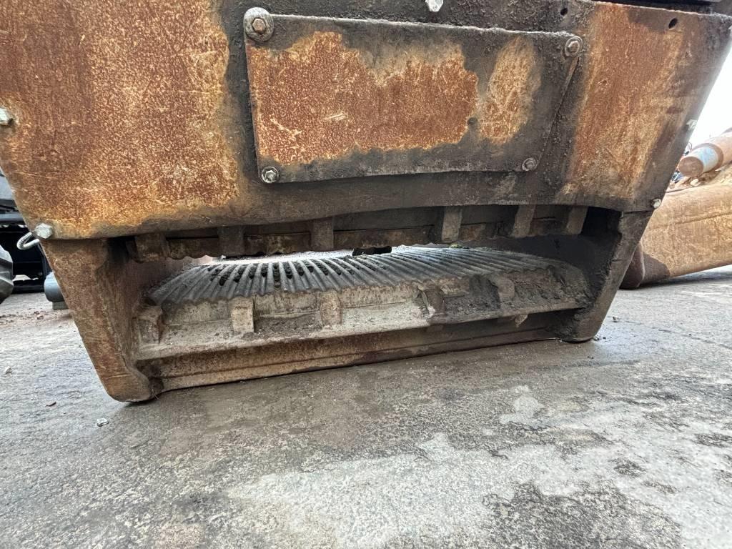 MB Crusher 120 파쇄 버킷