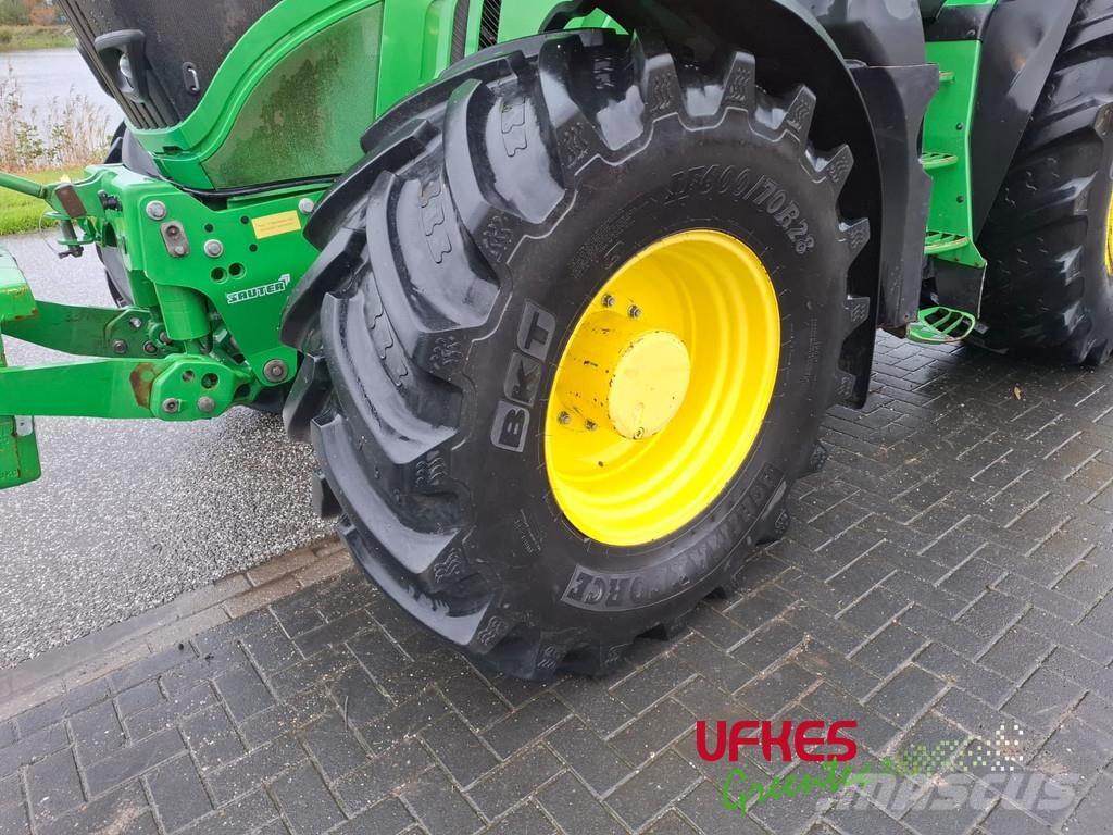 John Deere 6215 R 트랙터