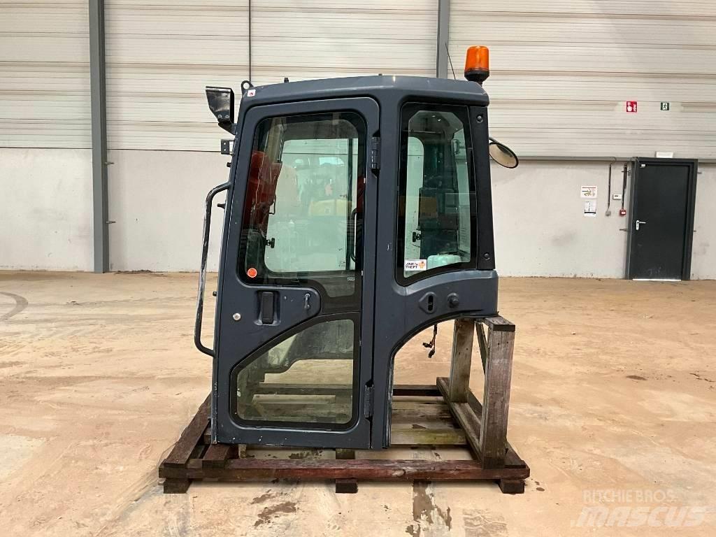 Kubota U 48-4 / U 55-4 캐빈 및 인테리어
