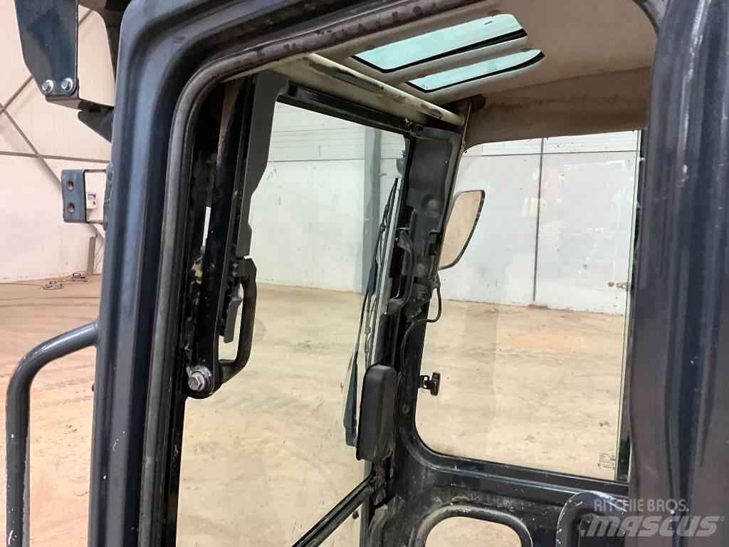 Kubota U 48-4 / U 55-4 캐빈 및 인테리어