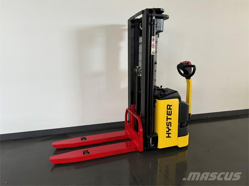 Hyster S1.2 보행식 리치 지게차
