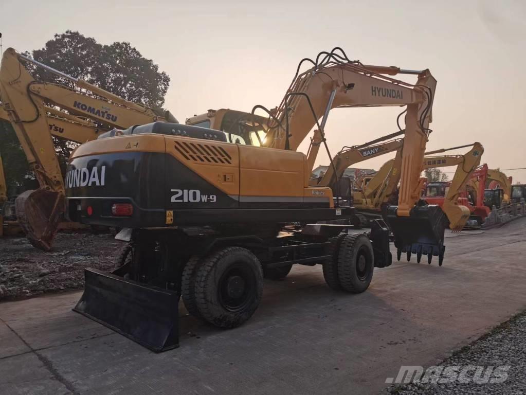 Hyundai R210W-7  휠 굴삭기