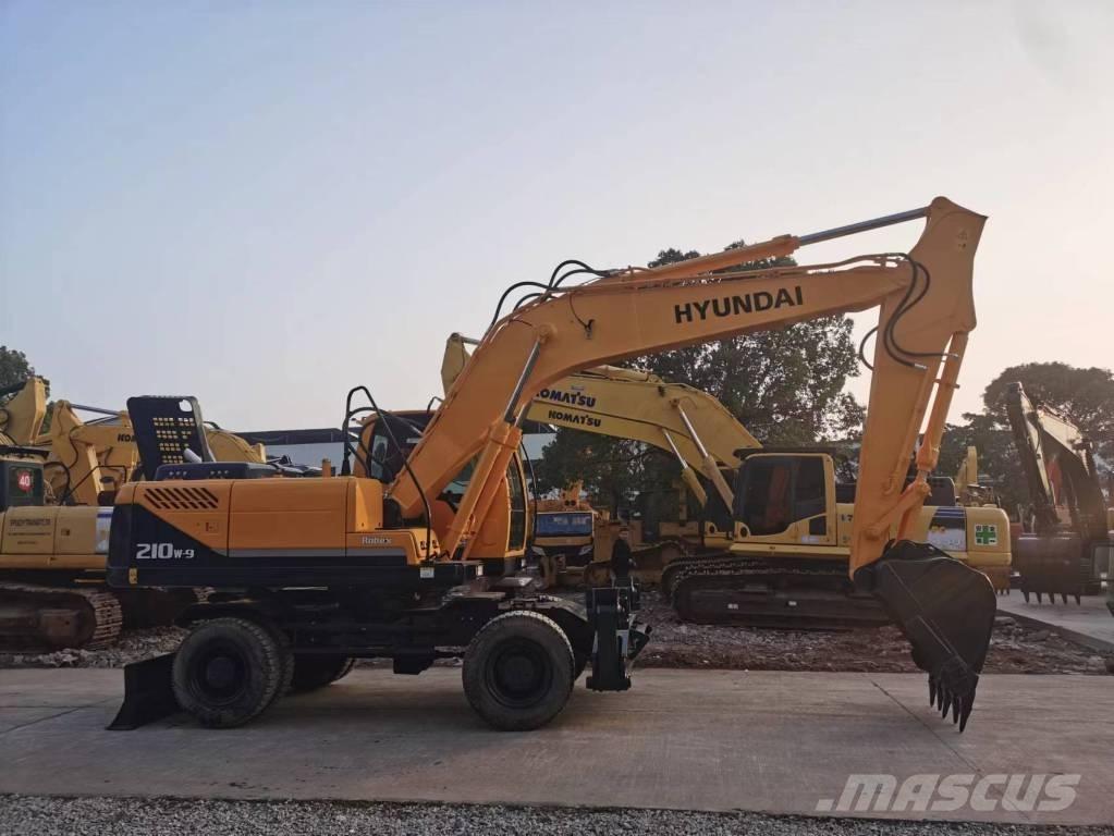 Hyundai R210W-7  휠 굴삭기
