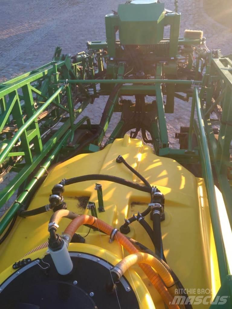 John Deere R944i 견인형 분무기