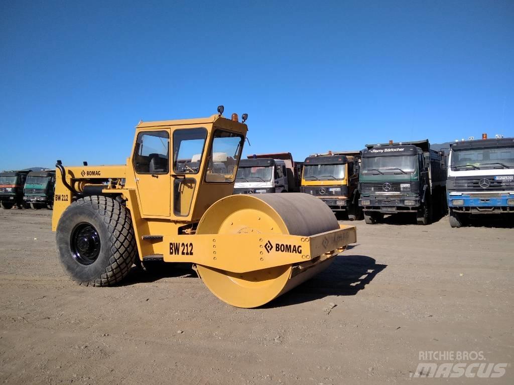 Bomag BW 212 싱글 드럼 롤러