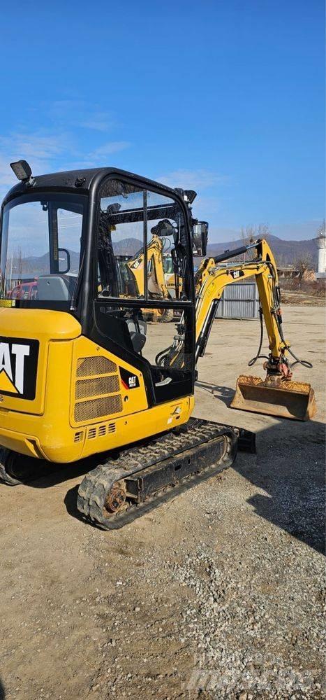 CAT 302.2 D 소형 굴삭기 7톤 미만