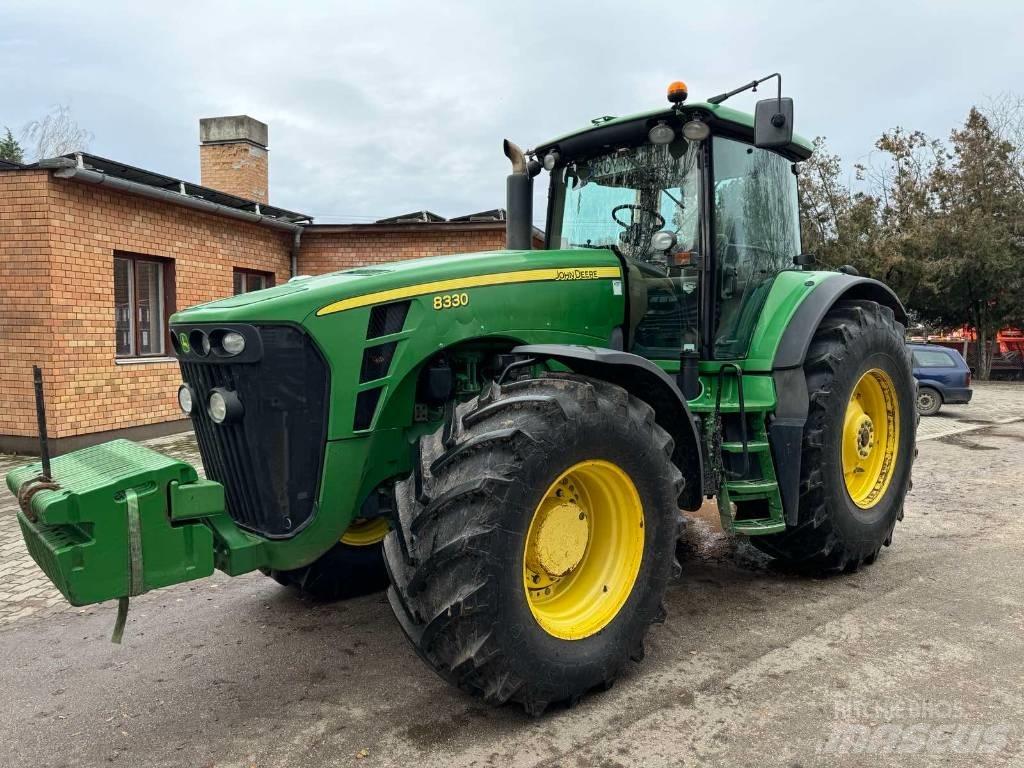 John Deere 8330 트랙터