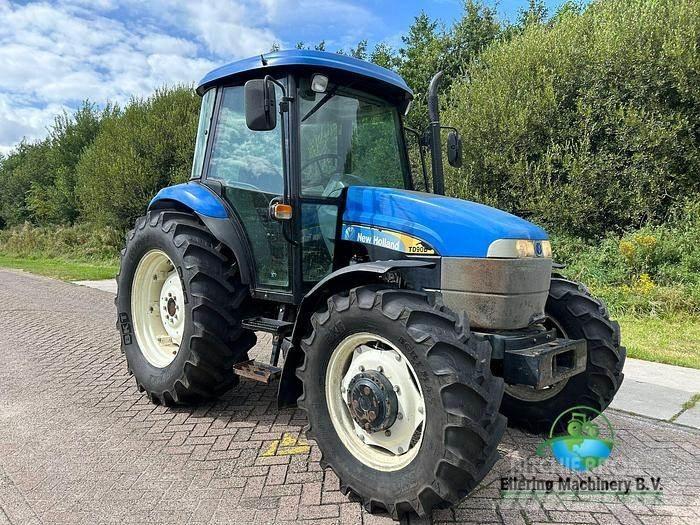 New Holland TD90 D 트랙터