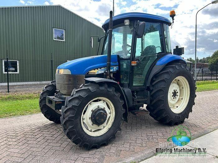 New Holland TD90 D 트랙터