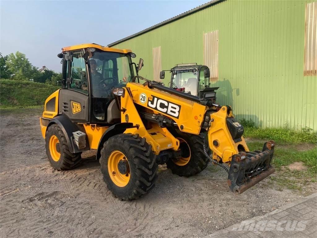 JCB TM 220 농업용 텔레 핸들러