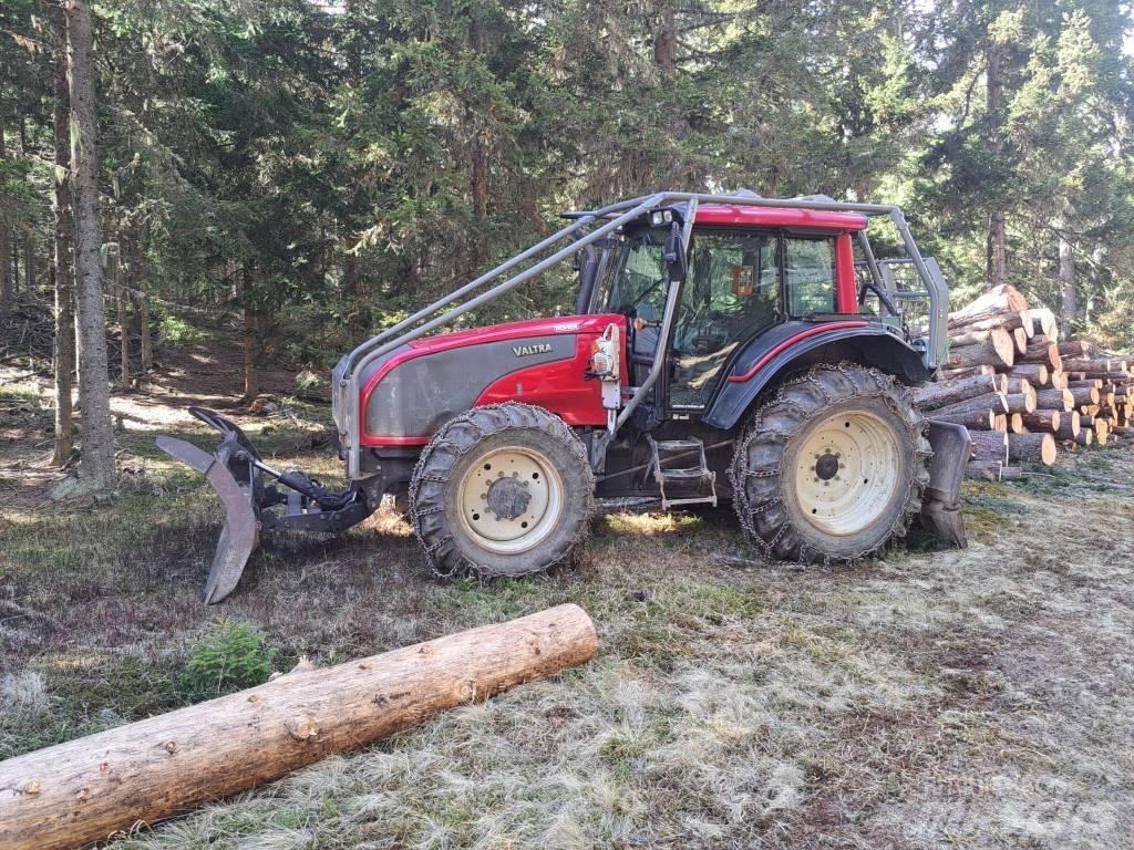 Valtra T 151 트랙터