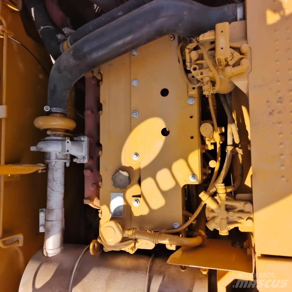 CAT 320 D 대형 굴삭기 29톤 이상