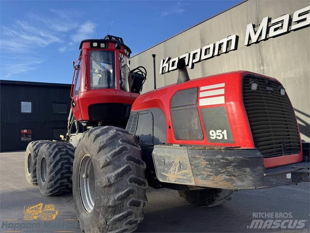 Komatsu 951 원목 하베스터