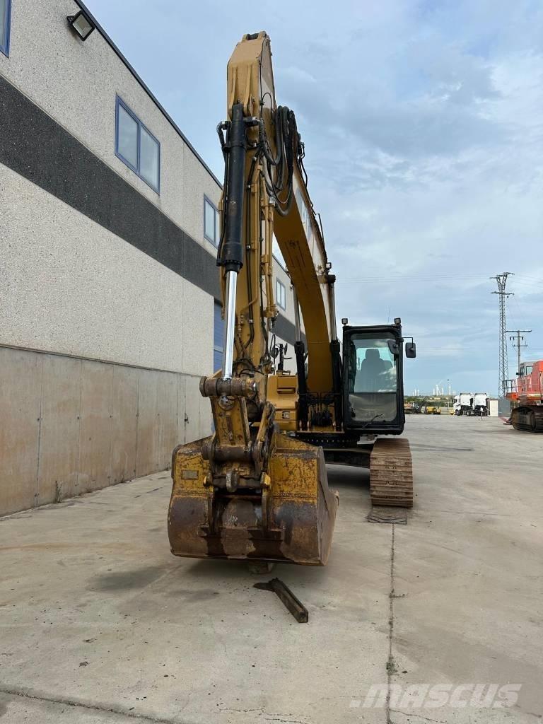 CAT 323 D LN 대형 굴삭기 29톤 이상
