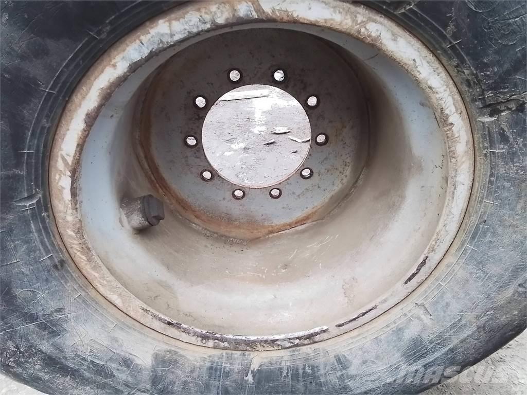 Valmet 890 20x26,5 타이어, 휠 및 림