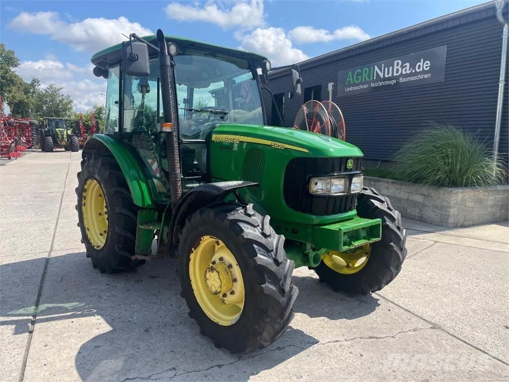 John Deere 5820 트랙터