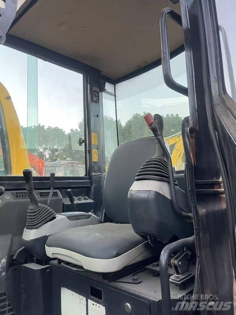 Komatsu PC 30 대형 굴삭기 29톤 이상
