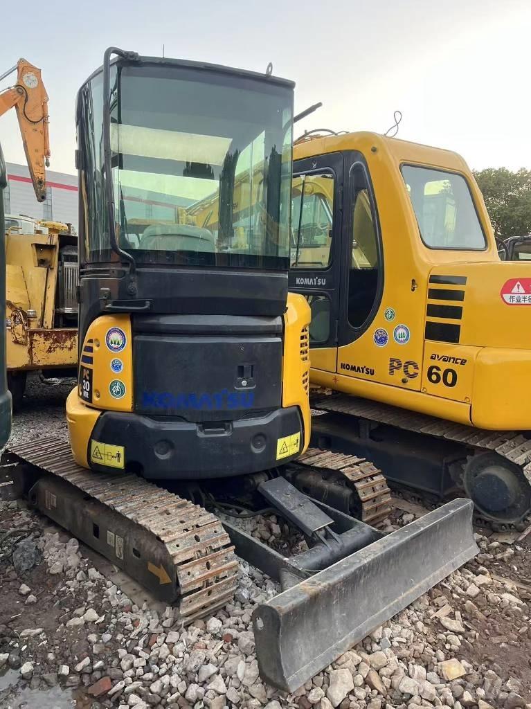 Komatsu PC 30 대형 굴삭기 29톤 이상