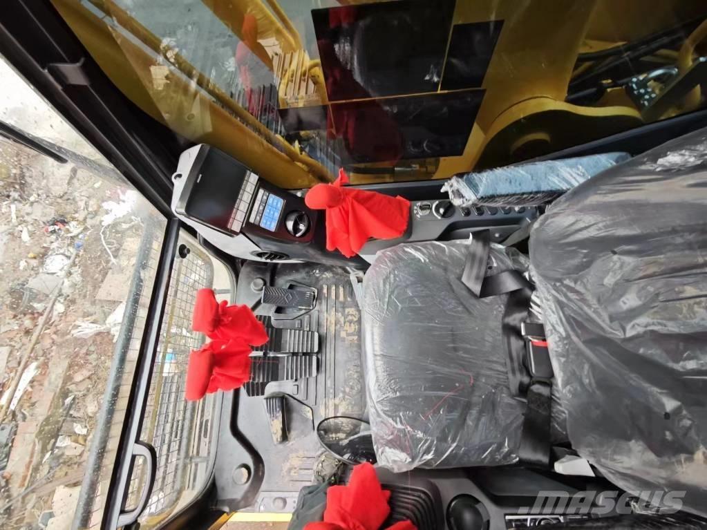 Komatsu PC 220-8 대형 굴삭기 29톤 이상