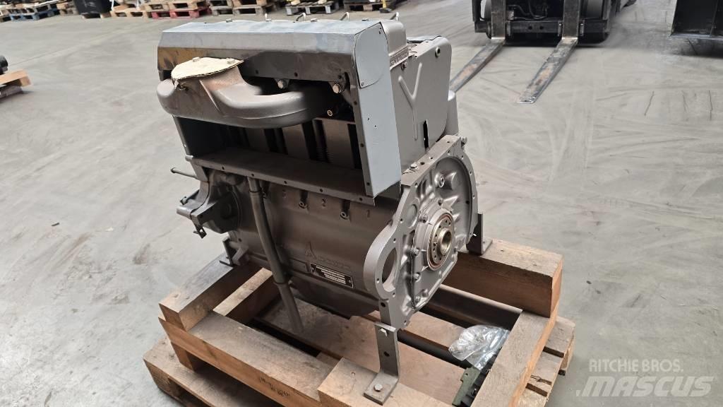 Deutz F4L912 엔진