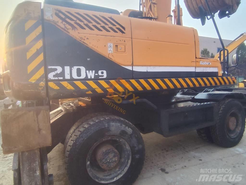 Hyundai 210W-9  휠 굴삭기