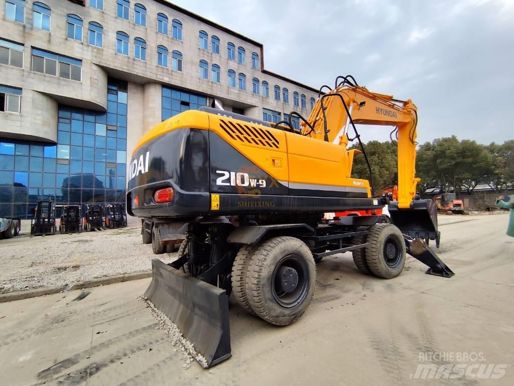 Hyundai 210W-9  휠 굴삭기