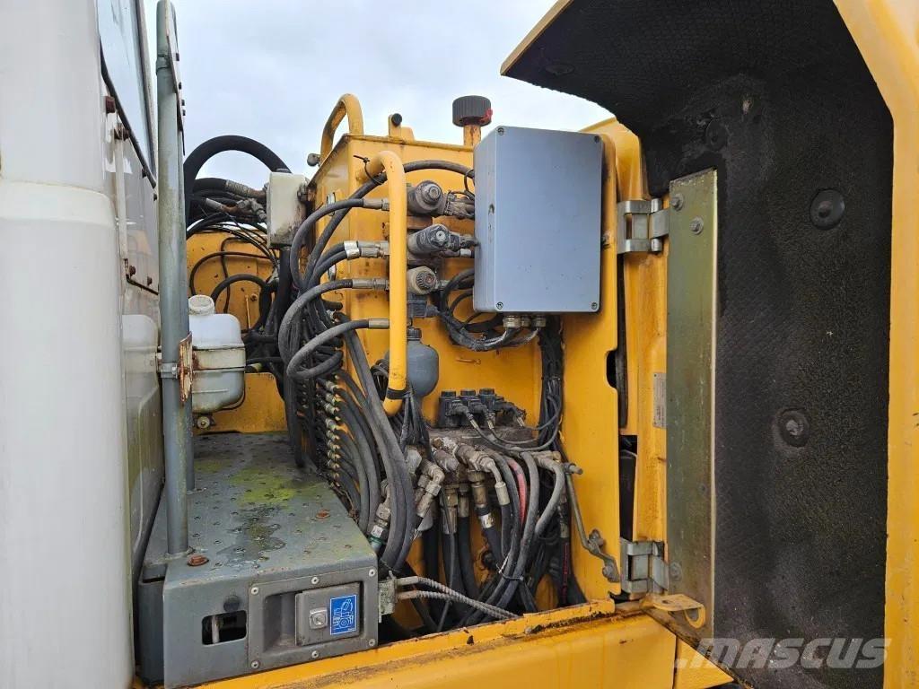 Liebherr A 314  휠 굴삭기