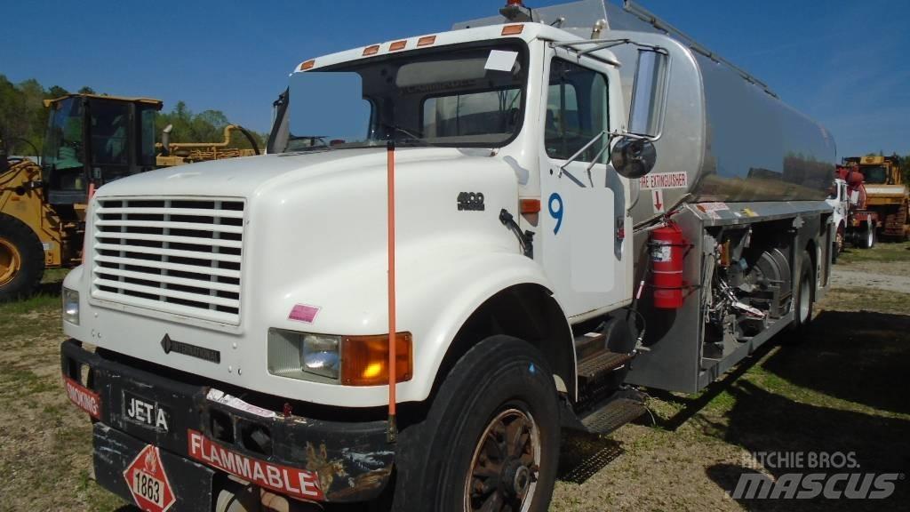International 4900 탱커 트럭