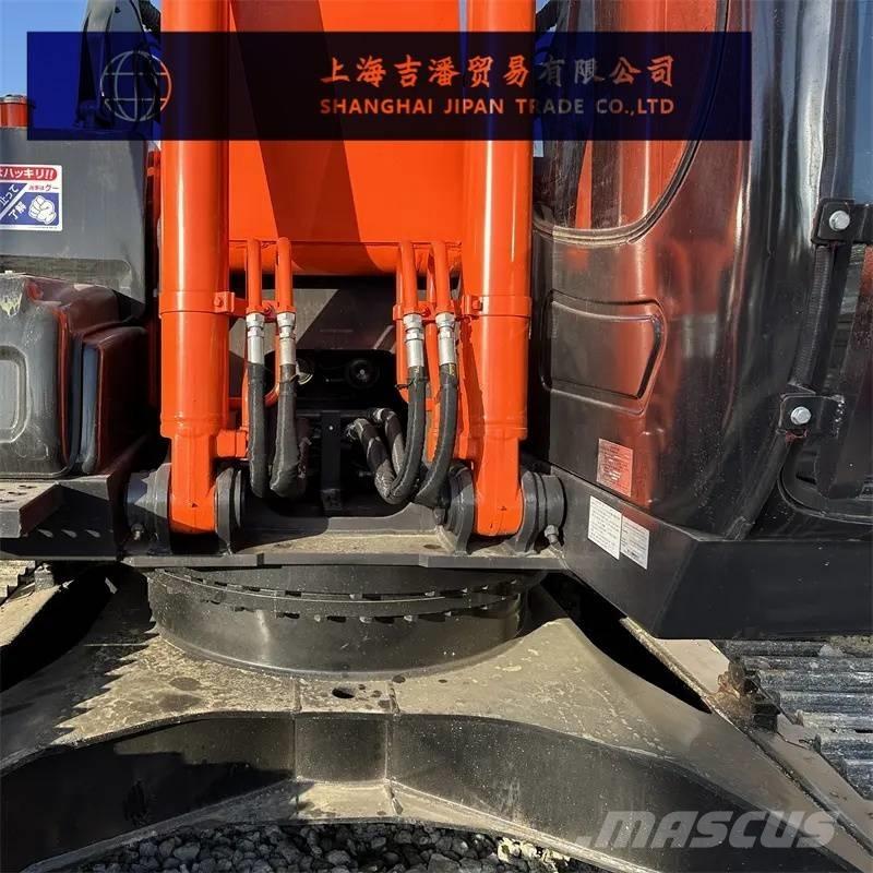 Hitachi ZX 200 대형 굴삭기 29톤 이상