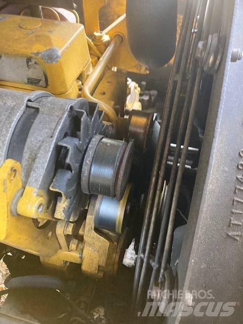 John Deere 200 LC 가지치기 장비